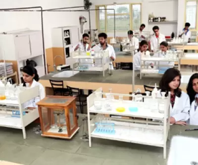 Indo Global Group of Colleges Lab